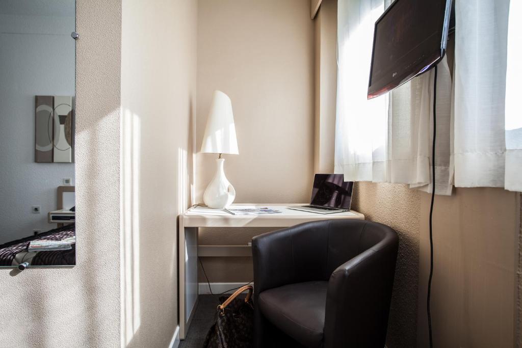 Hotel Karene Saint-Paul-les-Romans Экстерьер фото