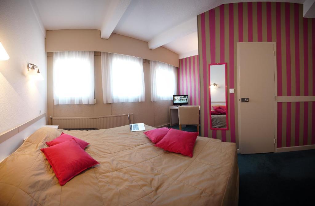 Hotel Karene Saint-Paul-les-Romans Экстерьер фото